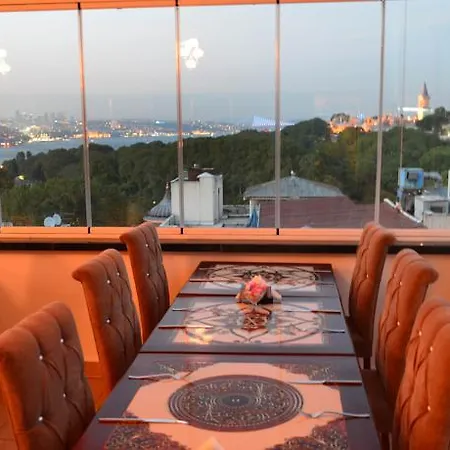 Hotel The 3*