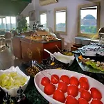 Hotel The 3*