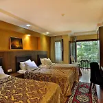 Hotel The 3*